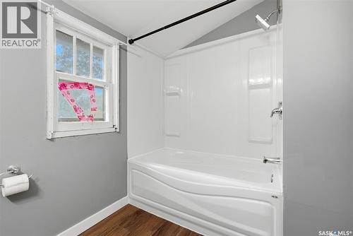 1209 14Th Avenue, Regina, SK - Indoor Photo Showing Bathroom