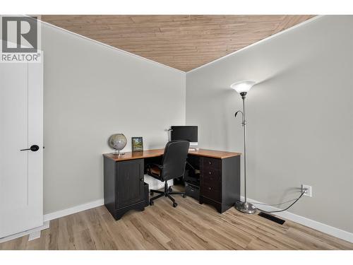 With additional space for a desk, wardrobe, etc. - 3491 Fenton Road, West Kelowna, BC - Indoor Photo Showing Bathroom
