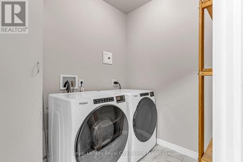 301 - 60 Wyndham Street S, Guelph (St. Patrick'S Ward), ON - Indoor Photo Showing Laundry Room