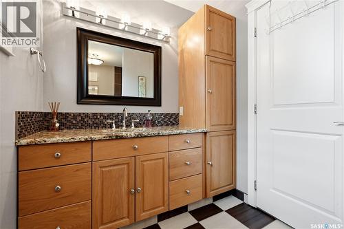 1710 Cameron Avenue, Saskatoon, SK - Indoor Photo Showing Bathroom
