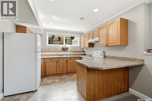 1710 Cameron Avenue, Saskatoon, SK - Indoor Photo Showing Kitchen