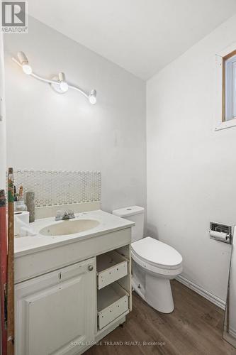 10207 Ivan Drive, Middlesex Centre, ON - Indoor Photo Showing Bathroom