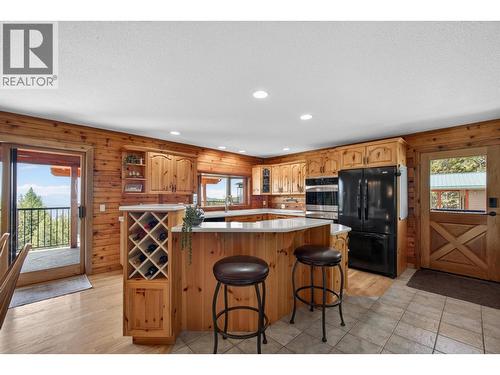 7319 Trapper Court, Kelowna, BC - Indoor Photo Showing Kitchen