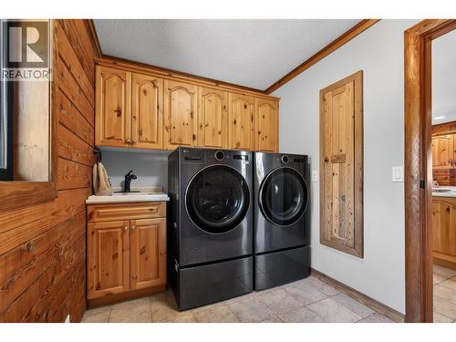 Laundry on the main floor - 7319 Trapper Court, Kelowna, BC - Indoor Photo Showing Laundry Room