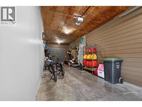 7319 Trapper Court, Kelowna, BC - Indoor