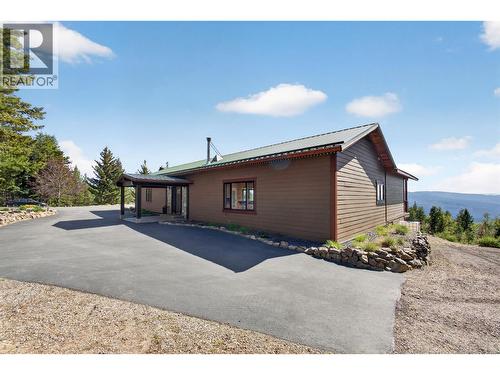Legal outbuilding with non-conforming kitchen - 7319 Trapper Court, Kelowna, BC - Outdoor