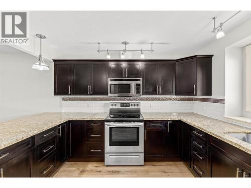 1651 Lynrick Road Unit# 105, Kelowna, BC - Indoor Photo Showing Kitchen With Upgraded Kitchen