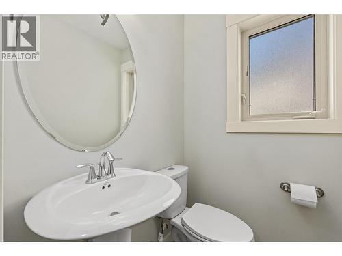 1651 Lynrick Road Unit# 105, Kelowna, BC - Indoor Photo Showing Bathroom