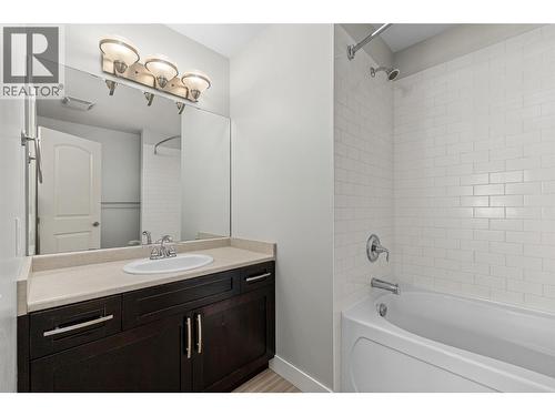 1651 Lynrick Road Unit# 105, Kelowna, BC - Indoor Photo Showing Bathroom