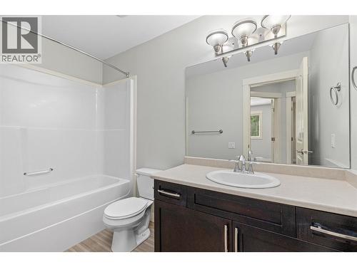 1651 Lynrick Road Unit# 105, Kelowna, BC - Indoor Photo Showing Bathroom
