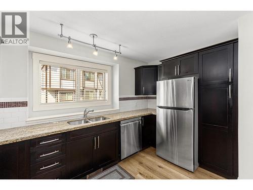 1651 Lynrick Road Unit# 105, Kelowna, BC - Indoor Photo Showing Kitchen With Double Sink