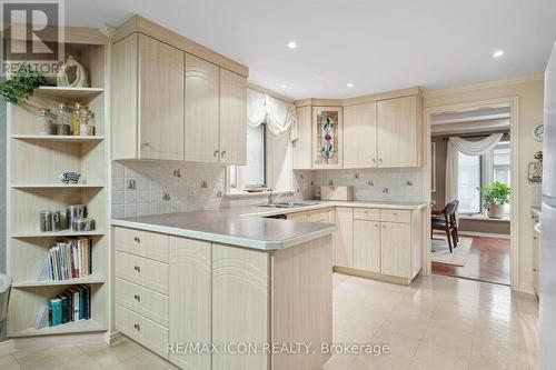 30 Shuh Avenue, Kitchener, ON - Indoor Photo Showing Kitchen