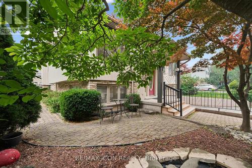 30 Shuh Avenue, Kitchener, ON - Outdoor