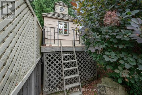 30 Shuh Avenue, Kitchener, ON - Outdoor
