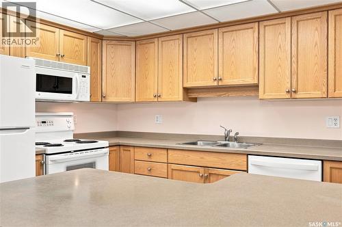 311 1622A Acadia Drive, Saskatoon, SK - Indoor Photo Showing Kitchen With Double Sink