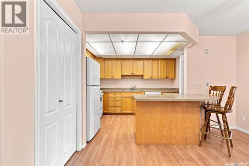 311 1622A Acadia Drive, Saskatoon, SK - Indoor Photo Showing Kitchen With Double Sink