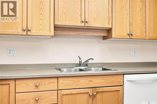 311 1622A Acadia Drive, Saskatoon, SK - Indoor Photo Showing Kitchen With Double Sink