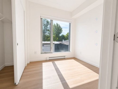 220-2812 Rue Ontario E. , Montréal (Ville-Marie), QC H2K 1X3 3