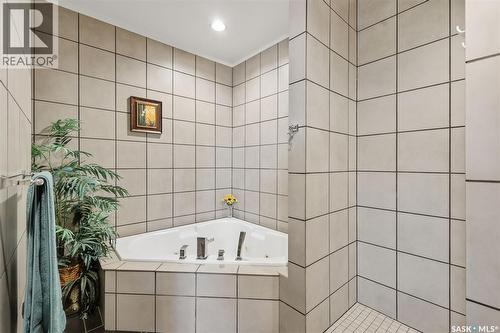 206 Muzyka Road, Saskatoon, SK - Indoor Photo Showing Bathroom
