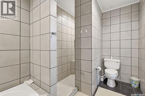 206 Muzyka Road, Saskatoon, SK - Indoor Photo Showing Bathroom