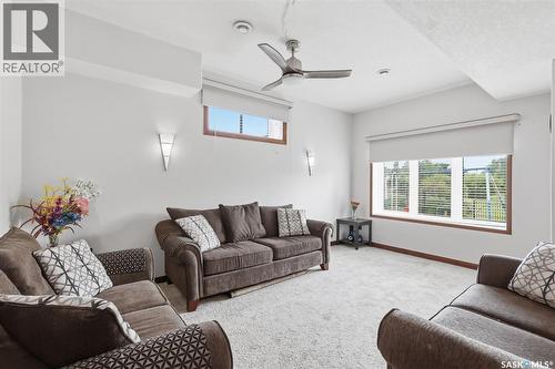 206 Muzyka Road, Saskatoon, SK - Indoor Photo Showing Living Room