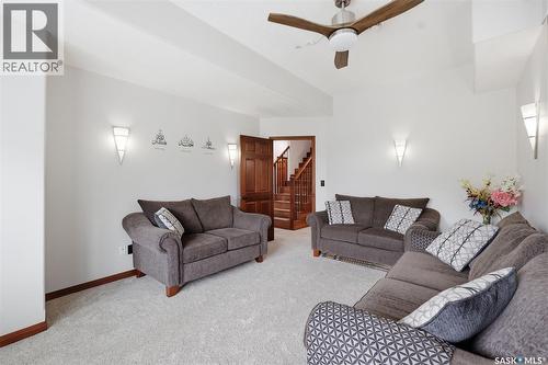 206 Muzyka Road, Saskatoon, SK - Indoor Photo Showing Living Room