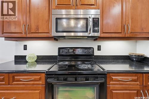 206 Muzyka Road, Saskatoon, SK - Indoor Photo Showing Kitchen