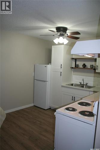 6 4505 Rae Street, Regina, SK - Indoor Photo Showing Kitchen With Double Sink