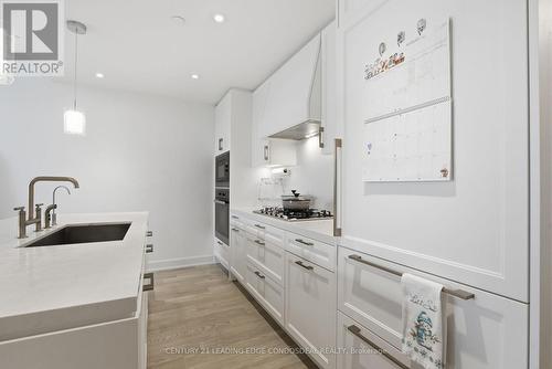 503 - 1 Strathgowan Avenue, Toronto, ON - Indoor Photo Showing Kitchen