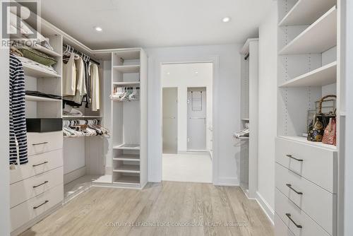 Prime bed walk-in closet - 503 - 1 Strathgowan Avenue, Toronto, ON - Indoor Photo Showing Other Room