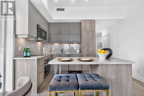 1011 - 292 Verdale Crossing, Markham, ON - Indoor Photo Showing Kitchen With Upgraded Kitchen