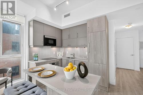 1011 - 292 Verdale Crossing, Markham, ON - Indoor Photo Showing Kitchen With Upgraded Kitchen