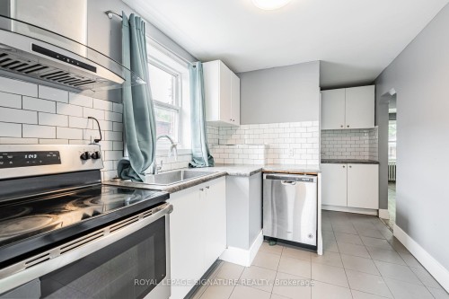 2935 St Clair Avenue E, Toronto, ON - Indoor Photo Showing Kitchen
