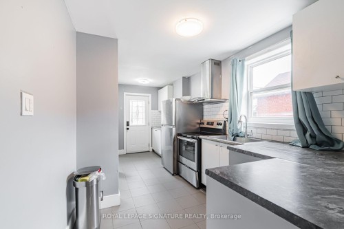 2935 St Clair Avenue E, Toronto, ON - Indoor Photo Showing Kitchen