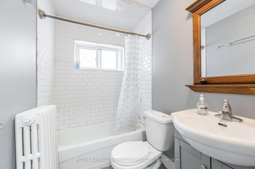2935 St Clair Avenue E, Toronto, ON - Indoor Photo Showing Bathroom