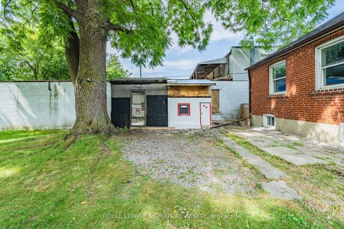 2935 St Clair Avenue E, Toronto, ON - Outdoor
