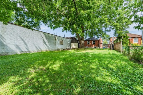 2935 St Clair Avenue E, Toronto, ON - Outdoor