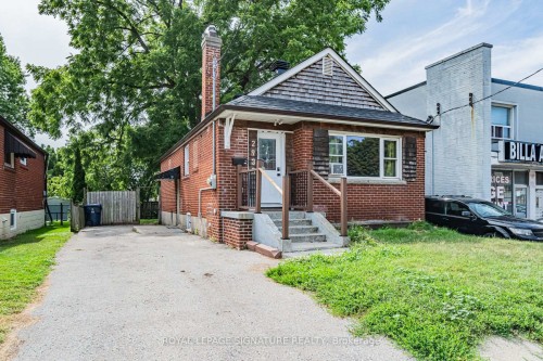 2935 St Clair Avenue E, Toronto, ON - Outdoor