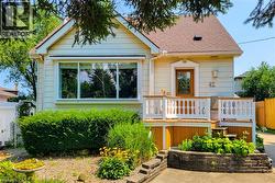 42 LAKE Avenue N  Hamilton, ON L8E 1L3
