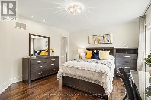5240 Elmridge Drive, Mississauga, ON - Indoor Photo Showing Bedroom
