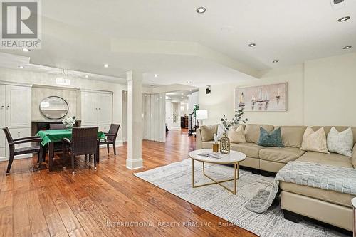 5240 Elmridge Drive, Mississauga, ON - Indoor Photo Showing Living Room