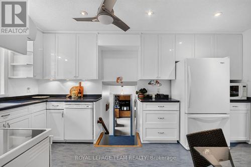 673 Golden Avenue, Ottawa, ON - Indoor Photo Showing Kitchen