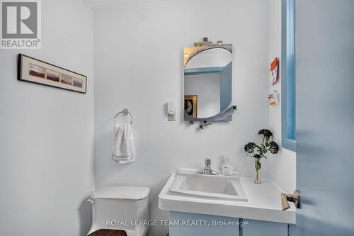 673 Golden Avenue, Ottawa, ON - Indoor Photo Showing Bathroom