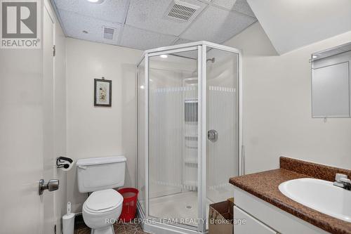 673 Golden Avenue, Ottawa, ON - Indoor Photo Showing Bathroom
