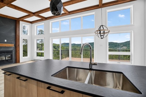 Vue - 301 Ch. Du Quartier-Du-Cerf, Saint-Côme, QC - Indoor Photo Showing Kitchen With Double Sink