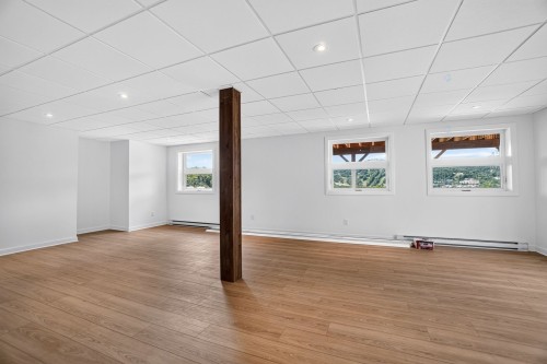 Salle familiale - 301 Ch. Du Quartier-Du-Cerf, Saint-Côme, QC - Indoor Photo Showing Other Room