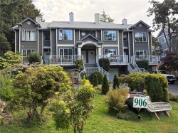 #2-906 Admirals Rd  Esquimalt, BC V9A 2P4