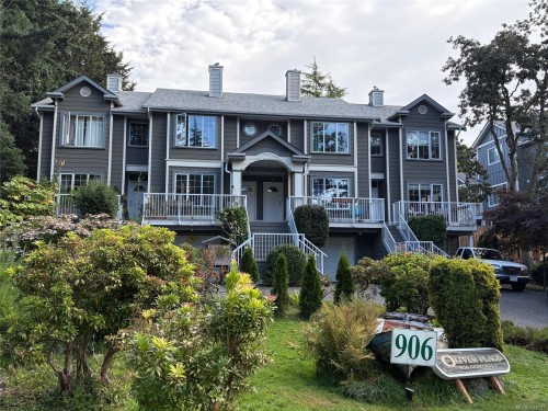 #2-906 Admirals Rd, Esquimalt, BC 