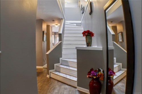 #2-906 Admirals Rd, Esquimalt, BC 