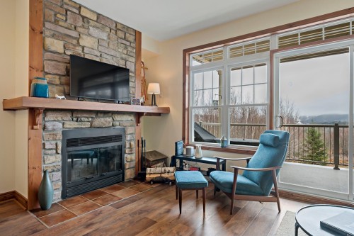 Living Room - 4-225 Rue Du Mont-Plaisant, Mont-Tremblant, QC - Indoor Photo Showing Living Room With Fireplace